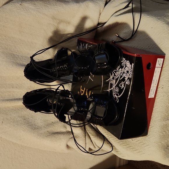 SEXY Blk Gladiotor Style Open Toe Heels 🖤 - Picture 2 of 4